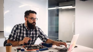 Comment devenir freelance en informatique ? Guide complet
