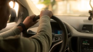 Cumuler un emploi salarié et une activité VTC : ce qu’il faut savoir