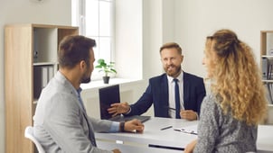 Devenir courtier en assurance indépendant : Guide complet