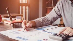 Comptabiliser la TVA : écritures comptables, comptes PCG (2026)